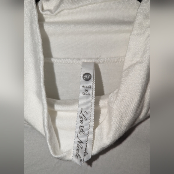 Leo and Nicole cream color turtle neck 3X - Picture 7 of 7